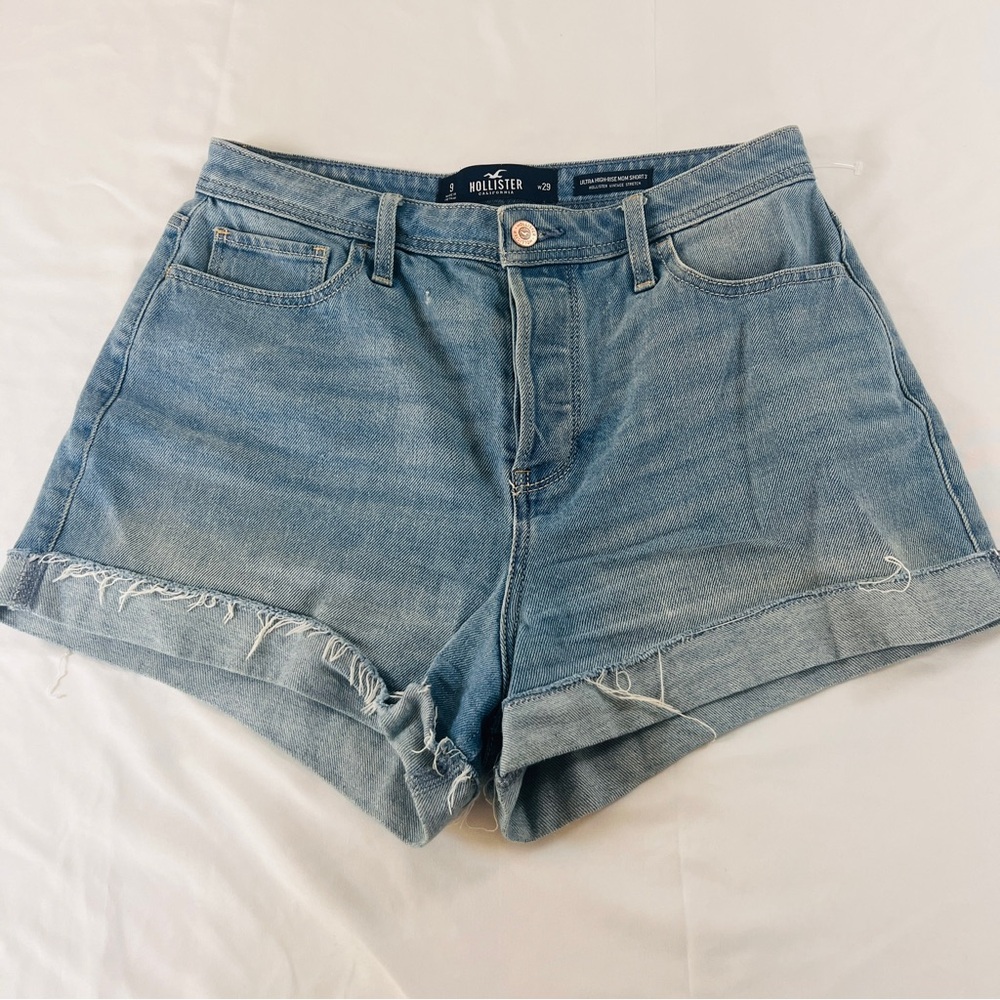 Hollister Women's Distressed Ultra Hi Rise  Mom Shorts Cuffed Stretch size 9 w29